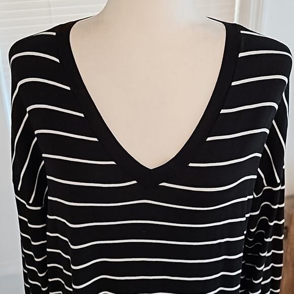 Worthington Black and White Striped Lightweight Sweater V-Neck Womans Size L - Picture 5 of 9